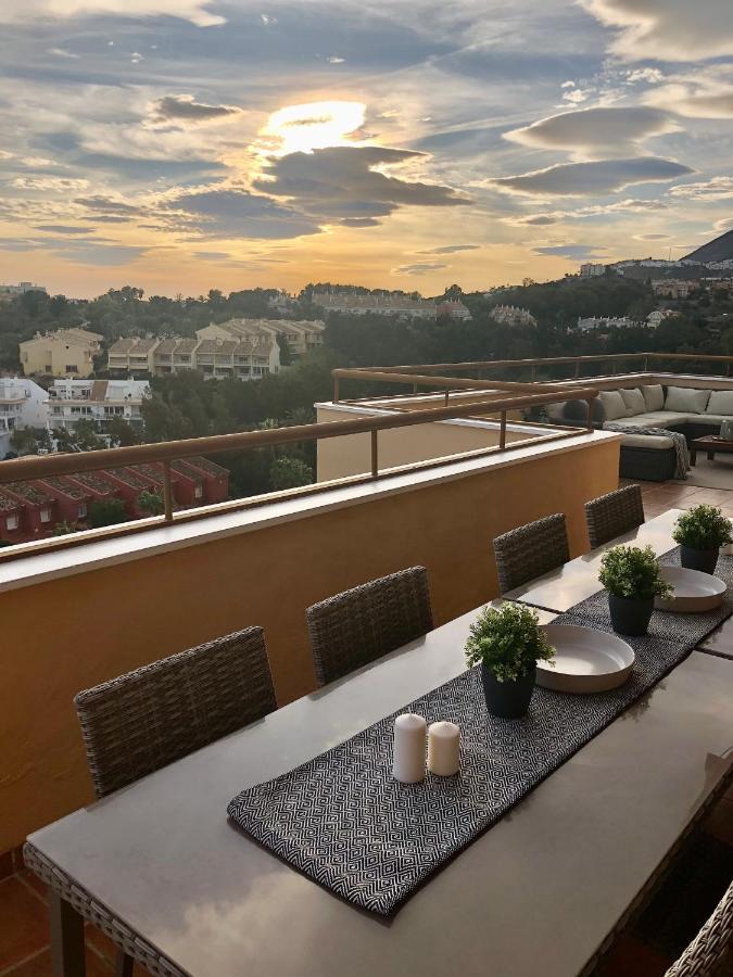ベナルマデナLuxurious Duplex Penthouse With Golf And Sea Viewsアパートメント エクステリア 写真